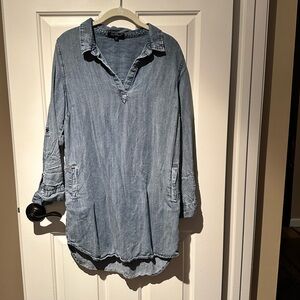Velvet Heart Light Weight Denim Two Pocket Tunic. Size Small